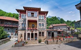 Hostal Pena Santa
